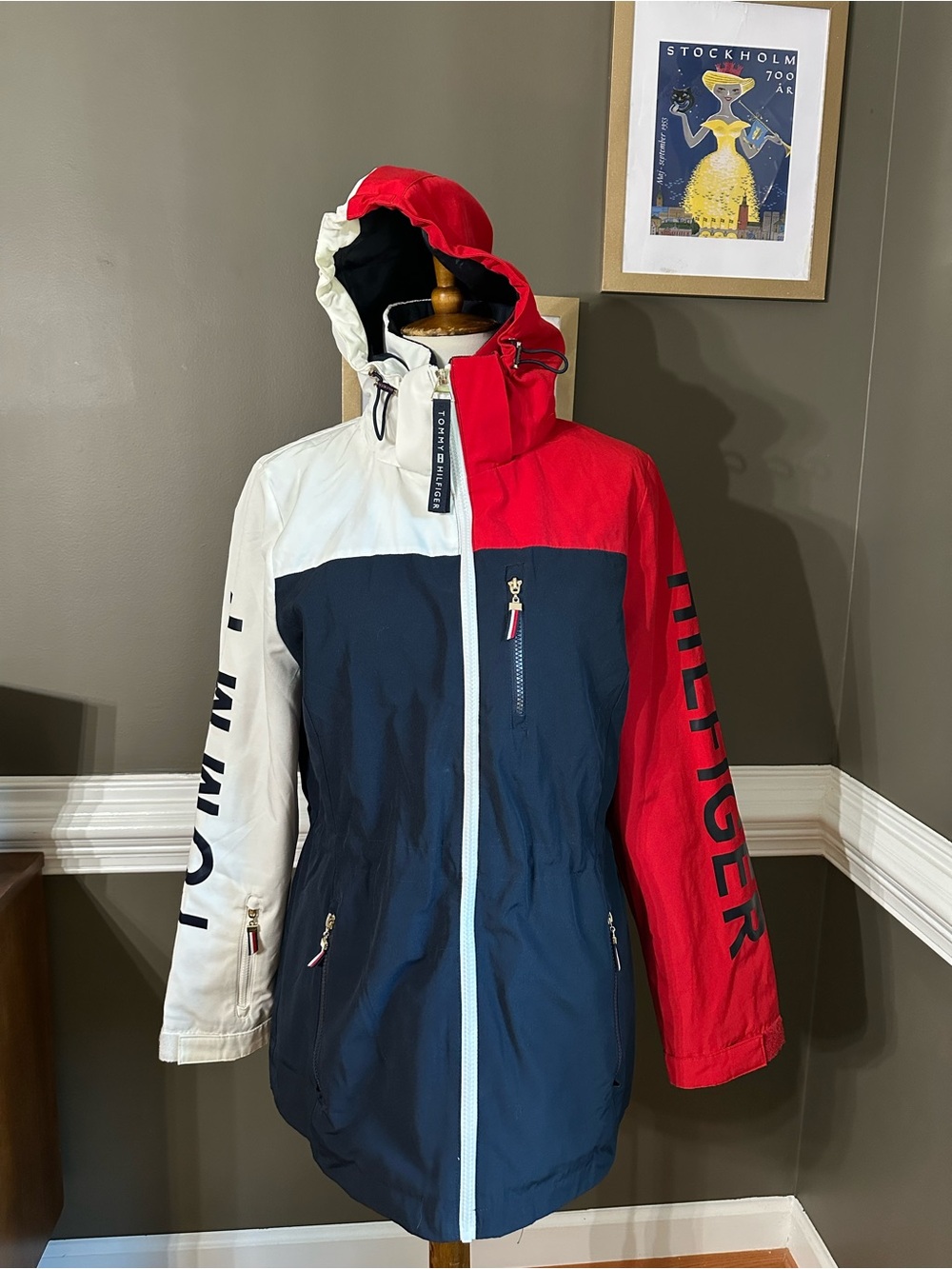 Tommy Hilfiger Women’s Red, Navy & White Colorblock Hooded jacket/parka. Size M